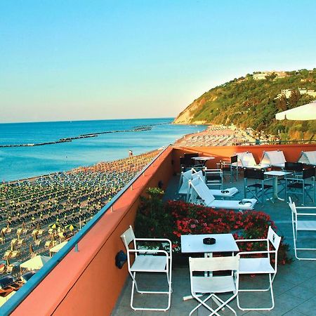 Giovanna Regina Hotel Gabicce Mare Exteriör bild