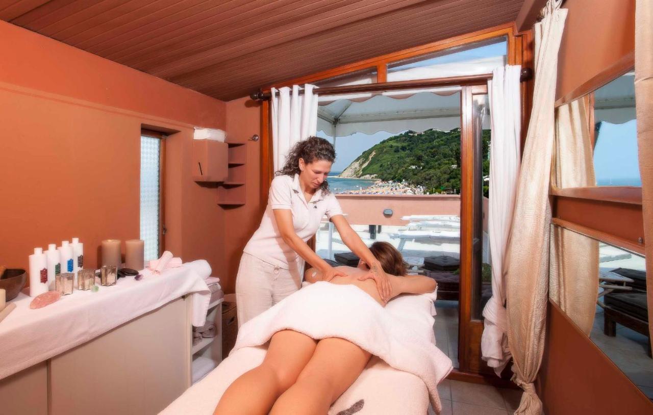 Giovanna Regina Hotel Gabicce Mare Exteriör bild