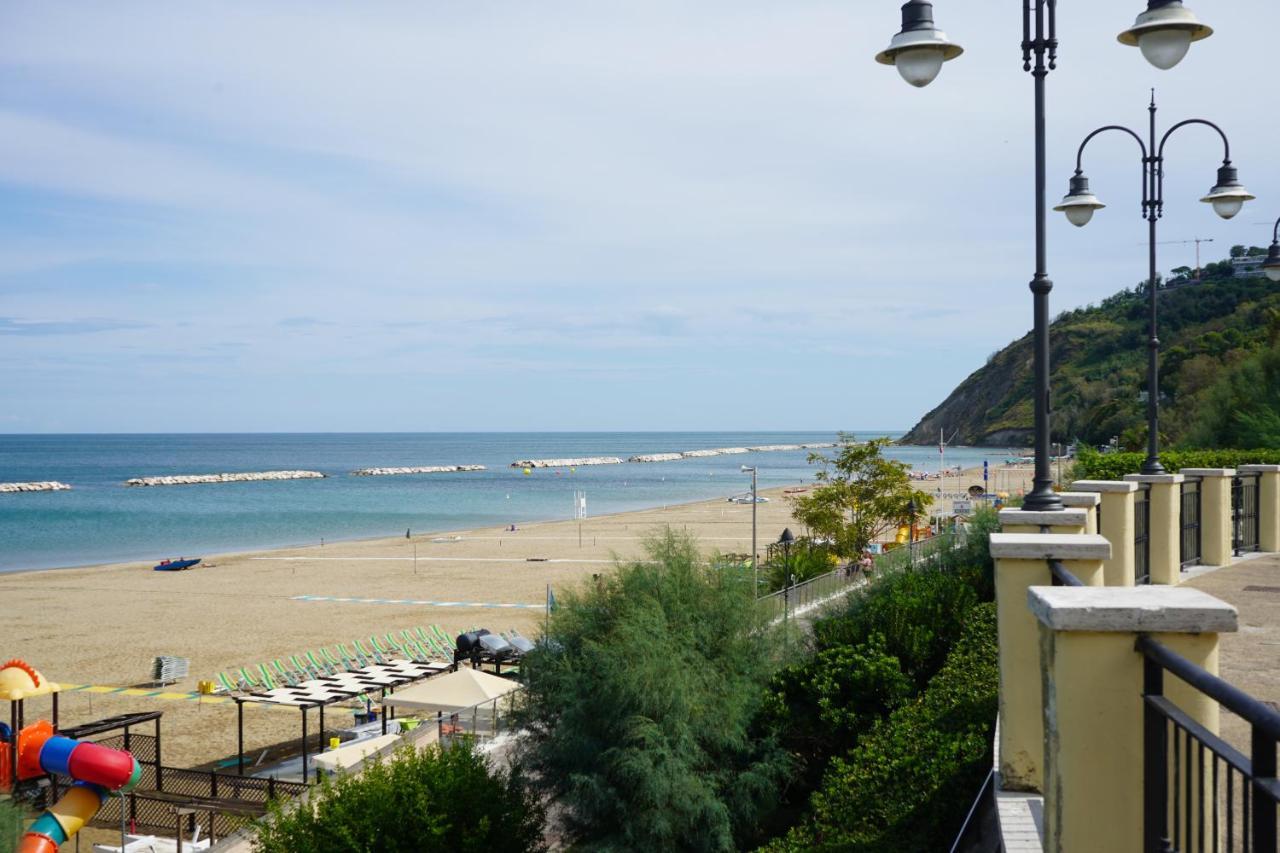Giovanna Regina Hotel Gabicce Mare Exteriör bild