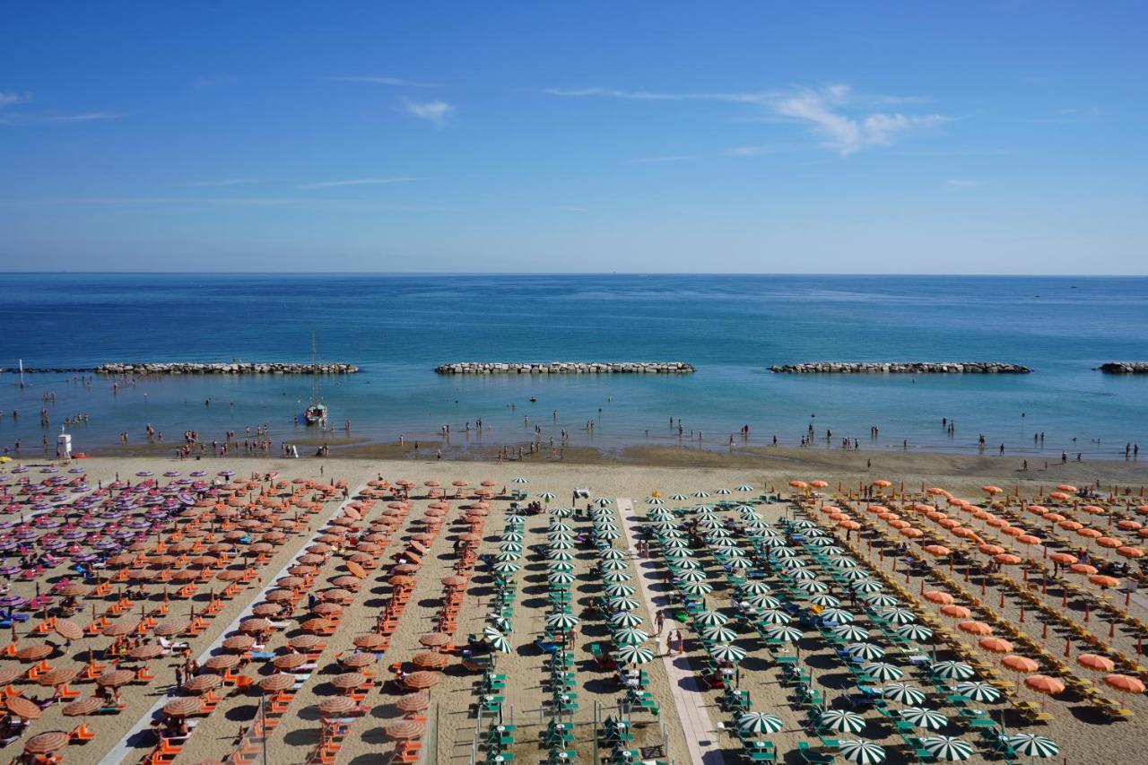 Giovanna Regina Hotel Gabicce Mare Exteriör bild