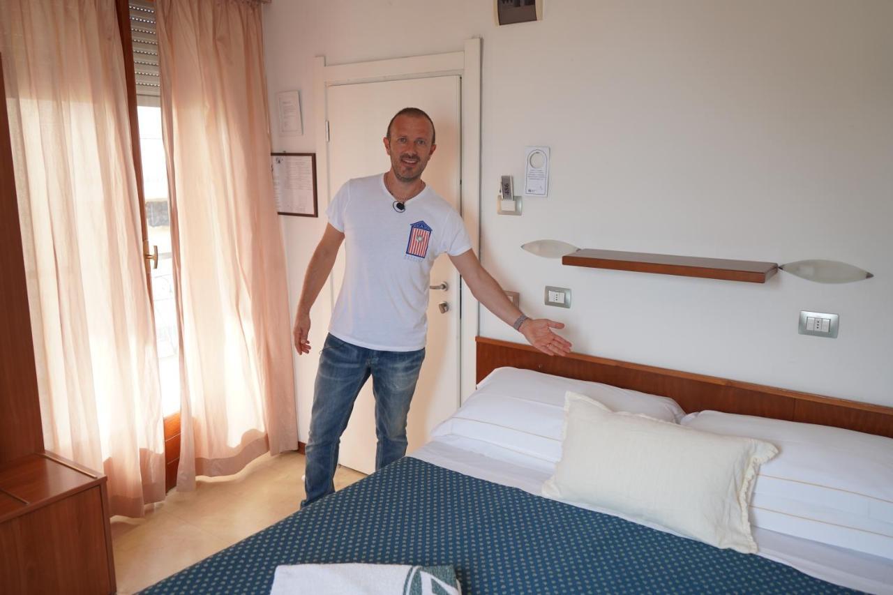 Giovanna Regina Hotel Gabicce Mare Exteriör bild