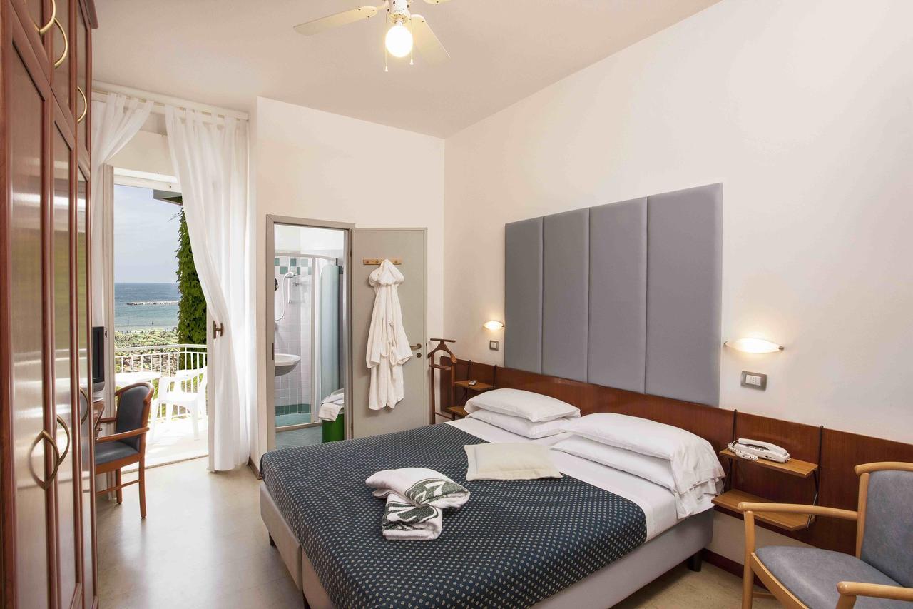 Giovanna Regina Hotel Gabicce Mare Exteriör bild