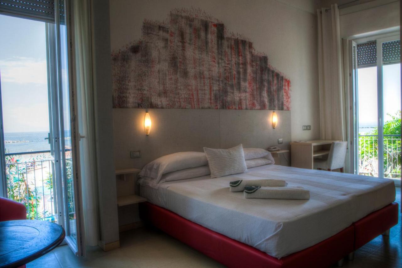 Giovanna Regina Hotel Gabicce Mare Rum bild